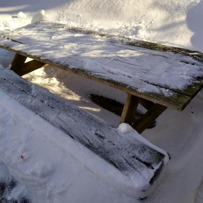 Picnic table