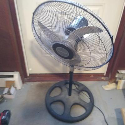 Working fan on stand