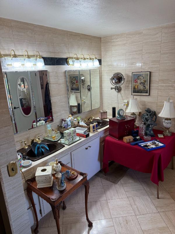 Sale Photo Thumbnail #16