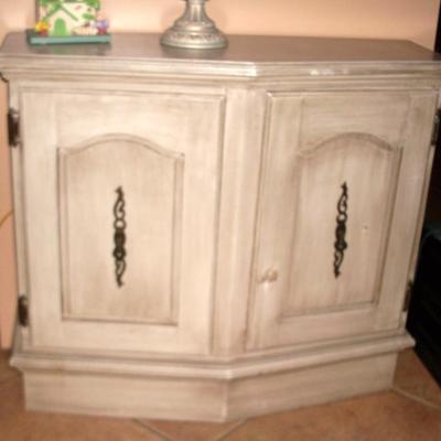 Sale Photo Thumbnail #50: CABINET