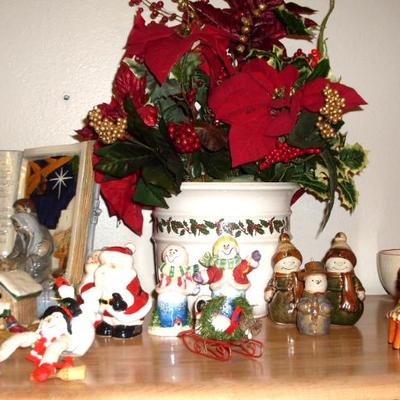 Sale Photo Thumbnail #75: CHRISTMAS SALT AND PEPPERS