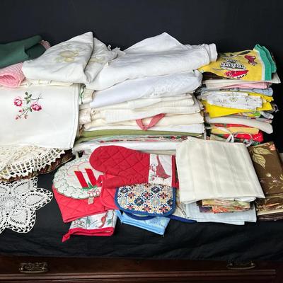 Kitchen & Dining Linens 