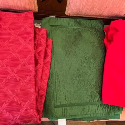 Bin Full Or Dining & Table Linens