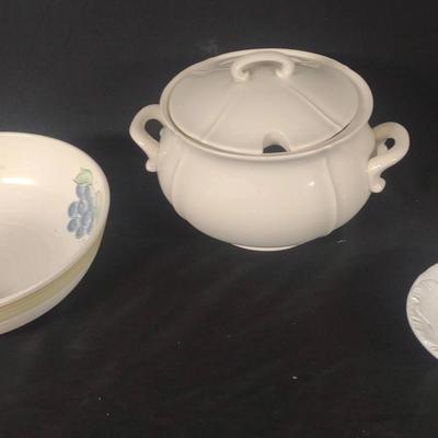 Dining Table Accent Trio In Lighter Shades