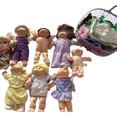 8 Cabbage Patch Dolls & Mystery Lot Of Doll Clothes 