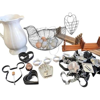 Wire Chicken Basket, Mug Racks, & Primitive Kitchen Goods