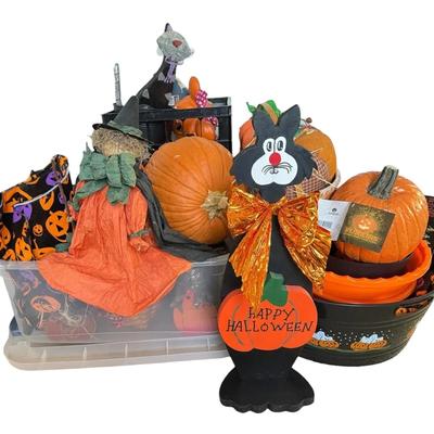 Halloween And Thanksgiving Holiday Decor
