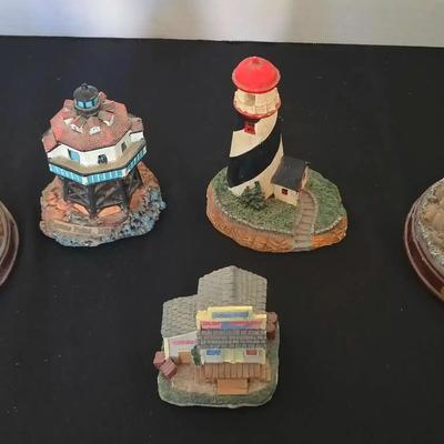 2 Thomas Kinkade Lighthouse Figurines Decor And Other Collectables