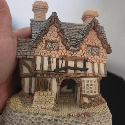 11 House, Small English Village Figurines - Collectibles By David Winter, UK Style Homes, Marked