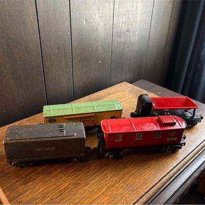 Lionel Train Post War 4-Car Lot