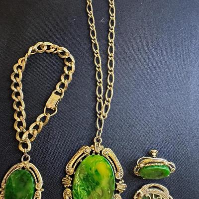 Vintage Gold Tone Necklace Set W/ Green Stone