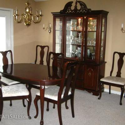 Bassett Mahogany Dinning Room Suite: China Cabinet, Oval Table with 6 Chairs
