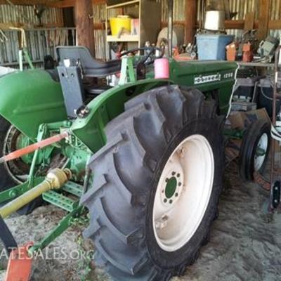 GREAT RUNNING TRACTOR - OLIVER 1250 DIESEL - SERVICED THIS SPRING - READY TO GO!!