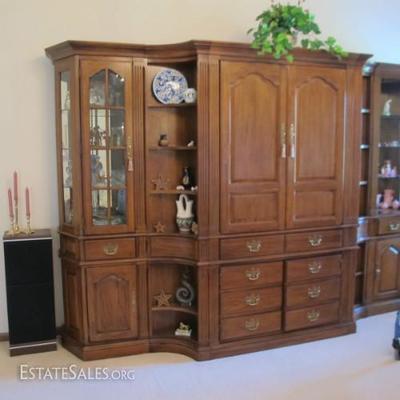 pristine Thomasville center with display cases