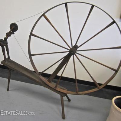 antique great/walking spinning wheel