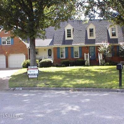 1321 Heathcliff Ct.
Virginia Beach, VA 23464 FOR SALE.  Contact Ginny Dunmire of The Real Estate Group at 757-630-0195