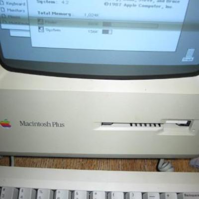 WORKING 1987 Macintosh Plus complete system with boxes
