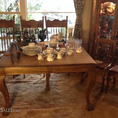 Vintage DINING TABLE w/ Leaves, Claw Feet! 4 CHAIRS