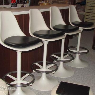 Classic Mid Century Modern Tulip Style Bar Stools - Fiberglass chair with metal stand. Set of 4