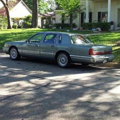 Green 1994 Lincoln Towncar
mint condition inside and out.  approximately 50,000 miles one owner.
