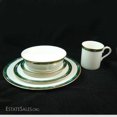 Lenox China Service, Debut Collection, one (1) five (5) piece place setting, Pattern 