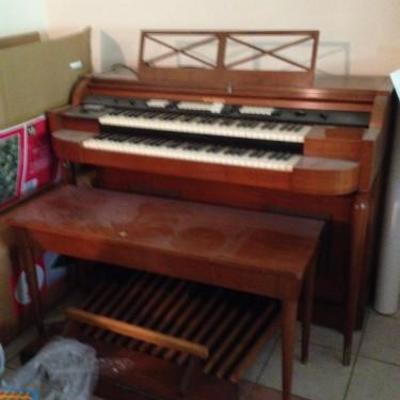 Baldwin organ