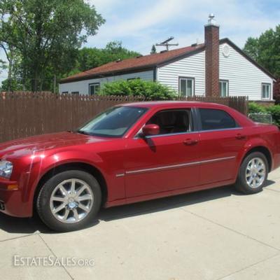 CHRYSLER 300 TOURING 32,000 ACTUAL MILES, NEW TIRES EXCELLENT CONDITION!!! $15,000 OR BEST OFFER