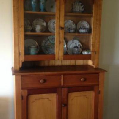 Visit www.ctonlineauctions.com/lajolla to view online sale! Gorgeous antique sideboard cupboard with hutch - collectible