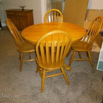 OAK TABLE AND 6 CHAIRS
