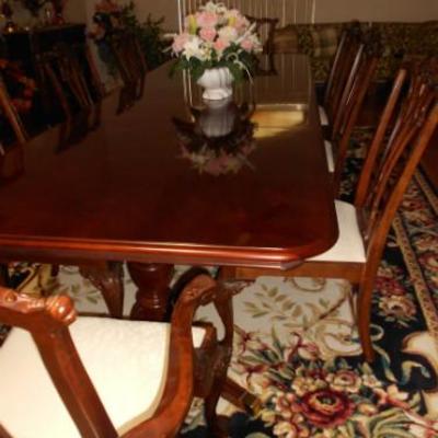 Quality Queen Anne Legged diningroom suite