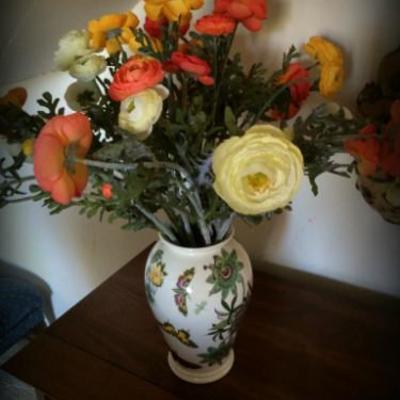Gorgeous vase & floral display!