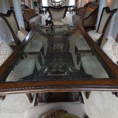 Beautiful formal dining room table, 2 arm chairs and 4 side chairs
