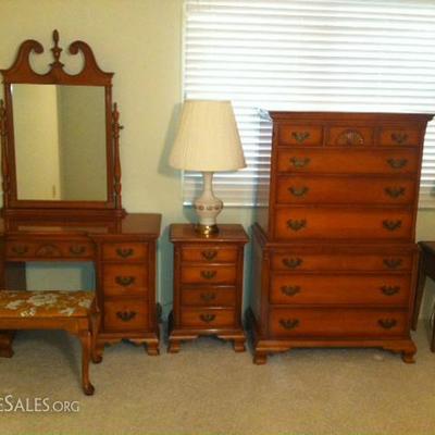 Klilng bedroom furniture suite