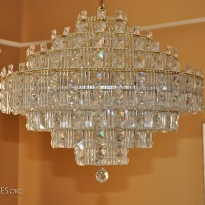 Beautiful Schonbeck Quatro series model 5832 crystal glass chandelier 23 dia x 21 high