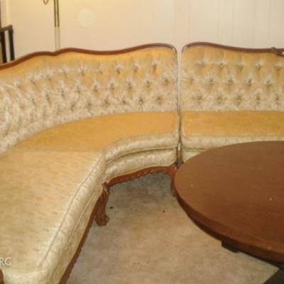 BEAUTIFUL L-SHAPED SOFA IN EXCELLENT CONDITION