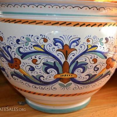 Italian Deruta ceramic pot