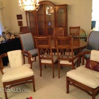 Hickory Manuf. Co. Hutch & DR set. 2 Herring "Roma" chairs. Light-up 36" globe. 