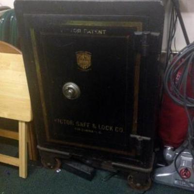 Antique Victor Safe & Lock Co. combination safe