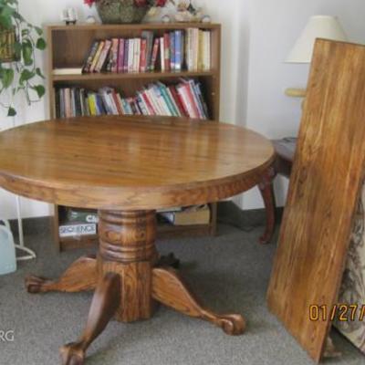 Oak pedestal table 48