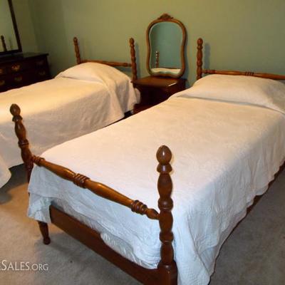 Twin maple beds frame and box spring and mattress
SOLD
