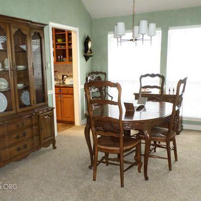 China Cabinet & Hutch
Dining Table & 6 Chairs
*comes w/2 leaves