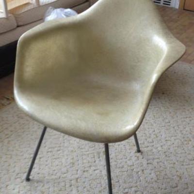 Eames/Herman Miller fiberglass chair