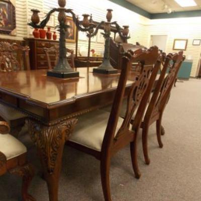 Hooker Dining Table with 6 Chairs - Excellent Condition!