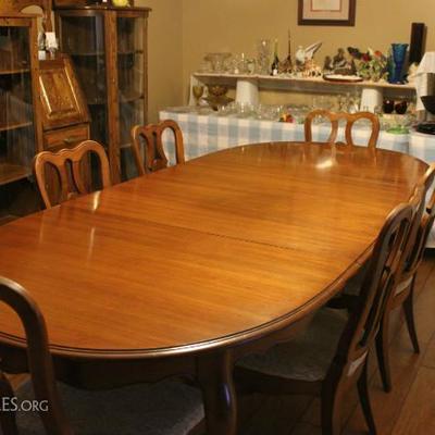 1940's Dining Table w/6 chairs and 3/leaves - in BEAUTIFUL condition!!