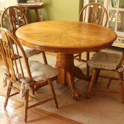 Amish Oak table and chairs with geared opening for leaves