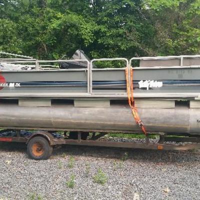 1991 Tracker boat with rebuilt 1993 motor and 1988 tracker trailer