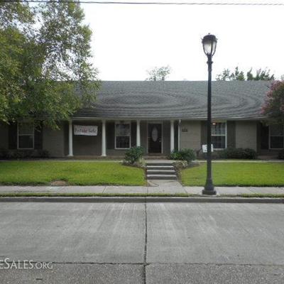 818 Huey P.Long Avenue, 6200 square feet filled to the gill