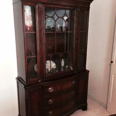 China cabinet  (1/5 piece dining room set)
