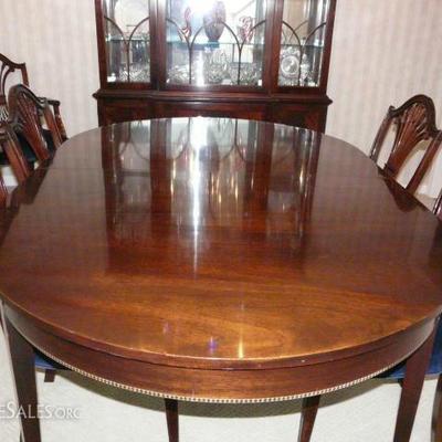 Stickley Monroe Place mahogany dining room table with 3 leaves, no border.