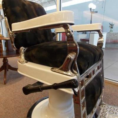 Great looking barber chair!  In excellent condition!